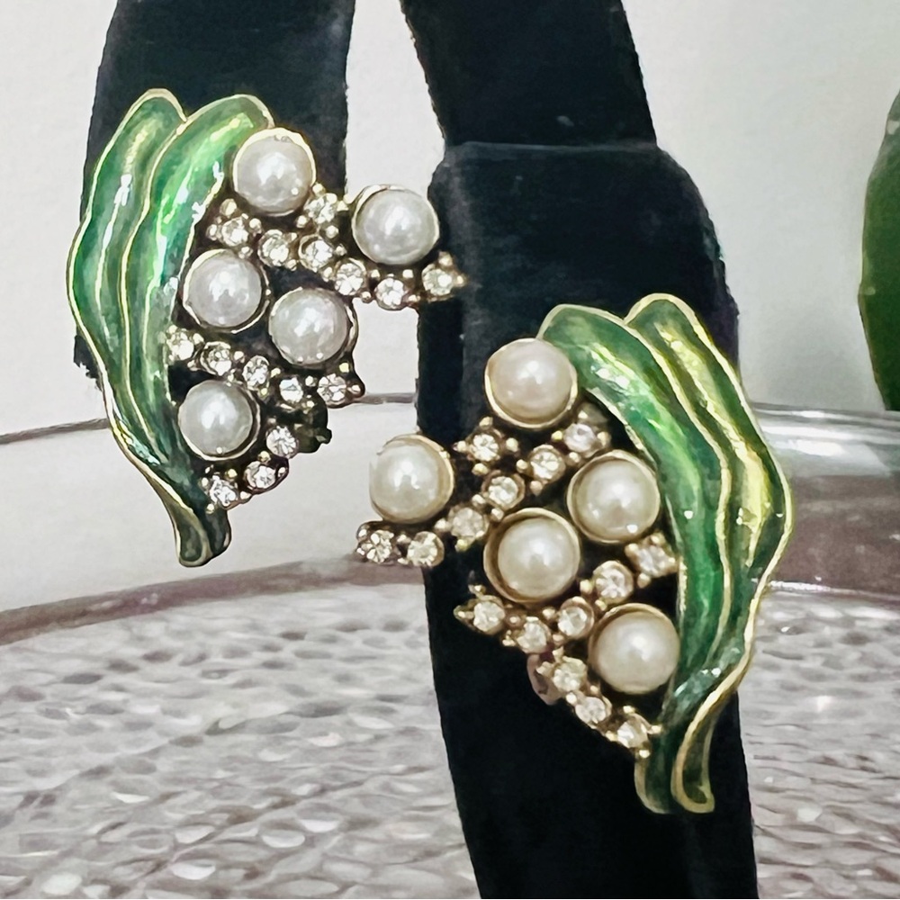 HEIDI DAUS OMEGA 🆕Lily Of The Valley White Faux Pearl Beaded Crystal Earrings
